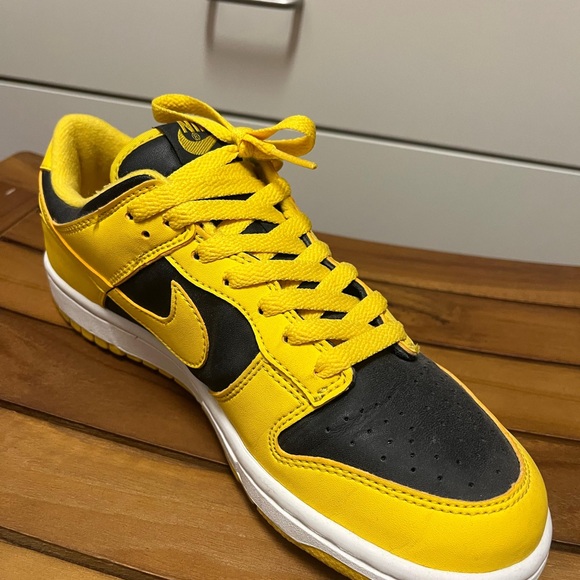 nike dunk low golden rod